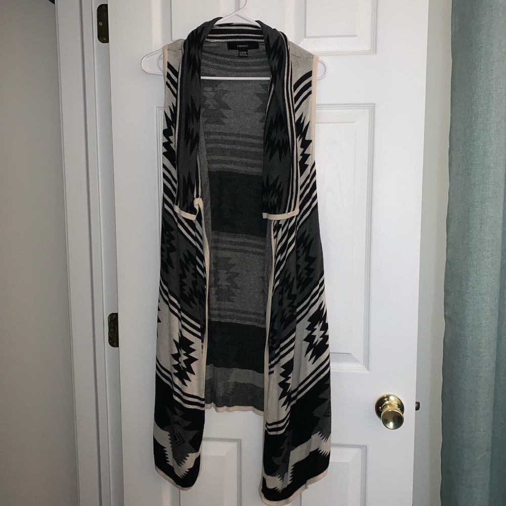 Sleeveless duster with Aztek design